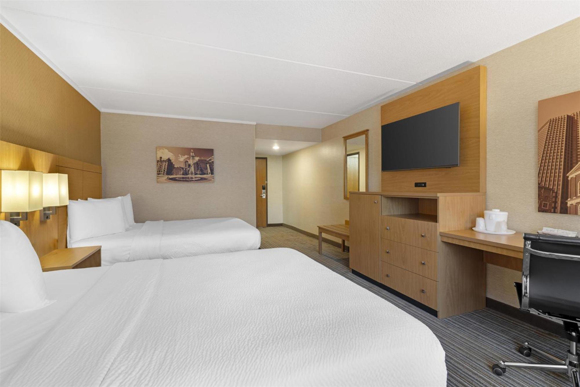 Deluxe Queen Room with Two Queen Beds - Non-Smoking
